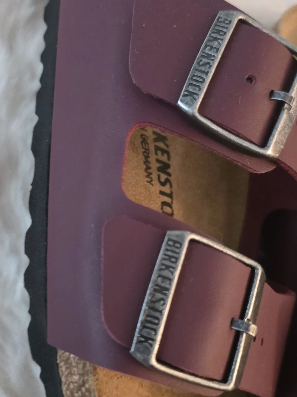 Birkenstock Men Size 5 Womwn Size 7 Arizona Sandals in Burgundy